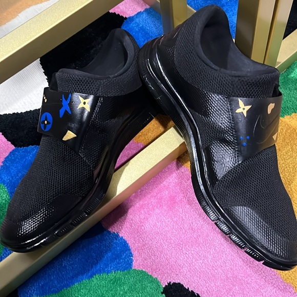 Black custom made Nike for men they were plain white but it was time for change - Picture 3 of 5